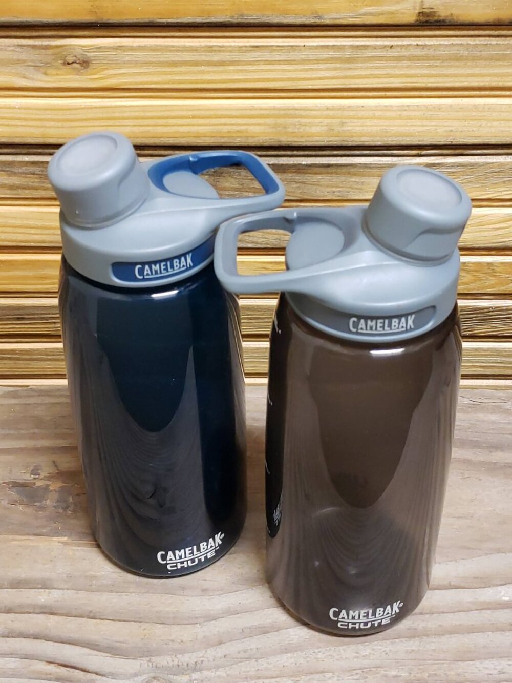 Set of 2 CamelBak Chute 32oz Water Bottles – Charcoal & Navy Blue Translucent